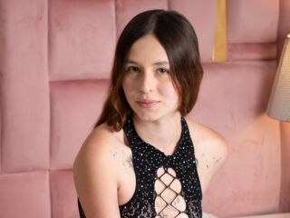 camgirl showing tits MellanieCollins