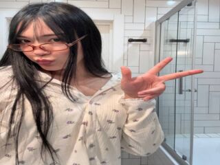 nude webcamgirl photo MilaEva