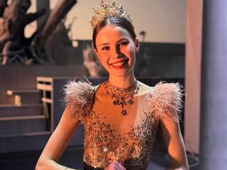 shower webcam NylaPitarresi