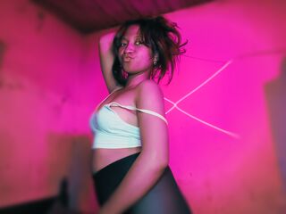 camgirl masturbating with vibrator PaollahNanie