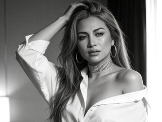 cam strip tease RoseAdamm