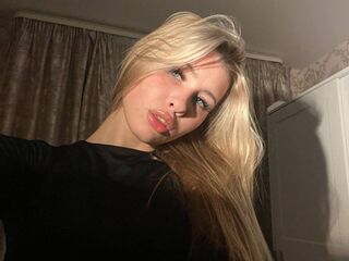 masturbating webcamgirl RowanBellamy