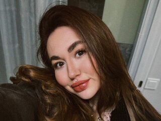 naughty camgirl masturbating with vibrator RoxannaDefilippo
