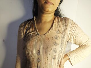 naked camgirl RubbynaKhan