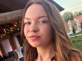 girl fingering shaved pussy SadeBergum