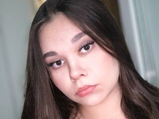camgirl playing with dildo SashaShow