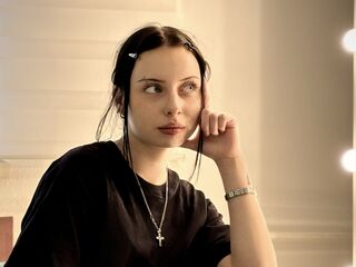 camgirl showing tits SilviaTieken