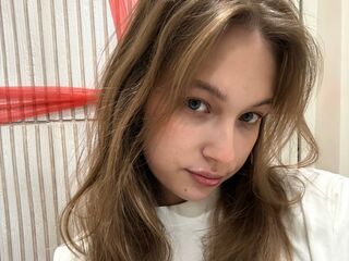 naughty camgirl fingering shaved pussy SimoneBotellio