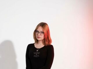fingering webcam girl SuzanGoldstein
