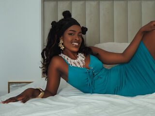 cam girl playing with sextoy TylaCherie