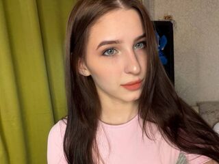 camslut showing pussy WanitaCruson