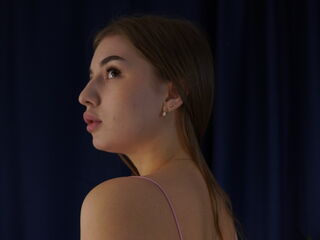 cam girl playing with sextoy YungPieper