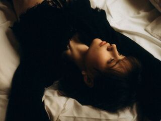 camslut showing tits ZulaMabin
