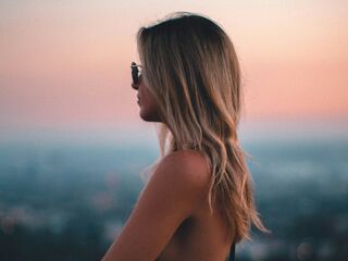 shaved pussy webcam aliva