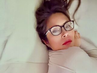 camgirl showing tits itsKiki